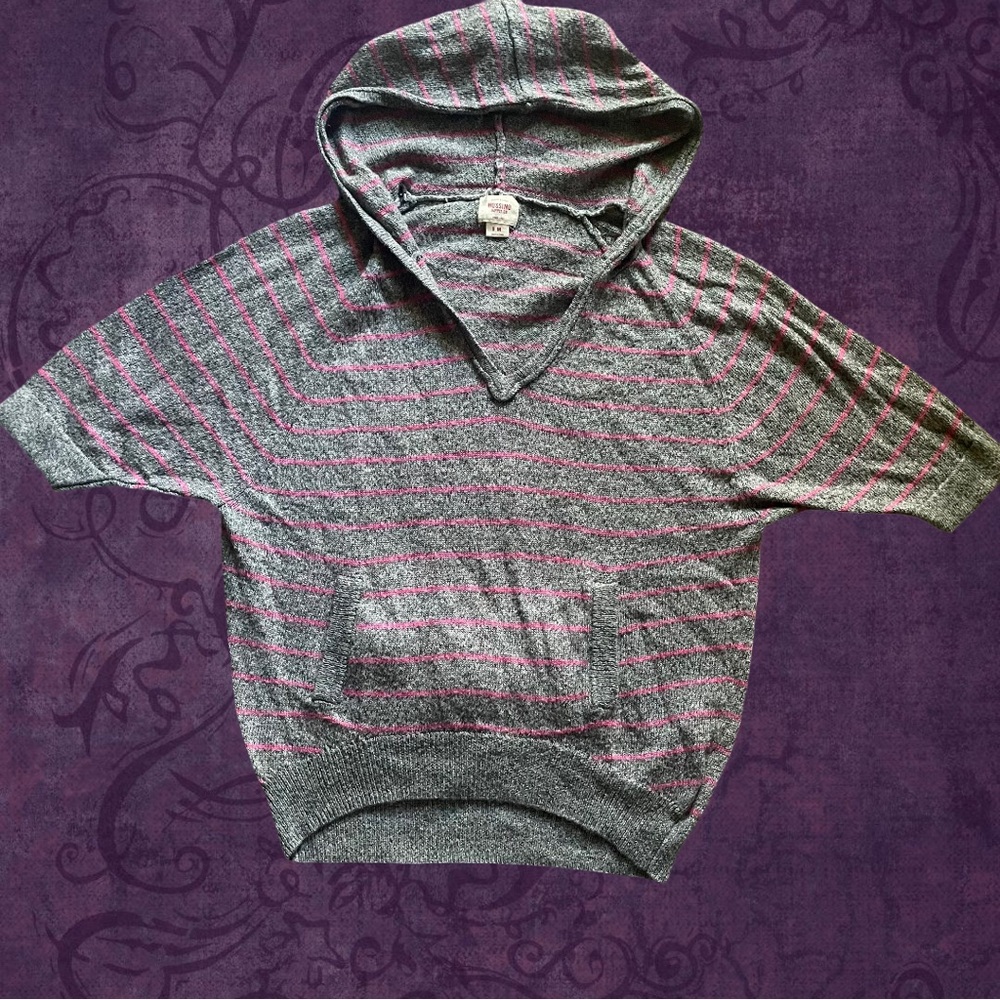 Mossimo V-Neck short sleeve sweater